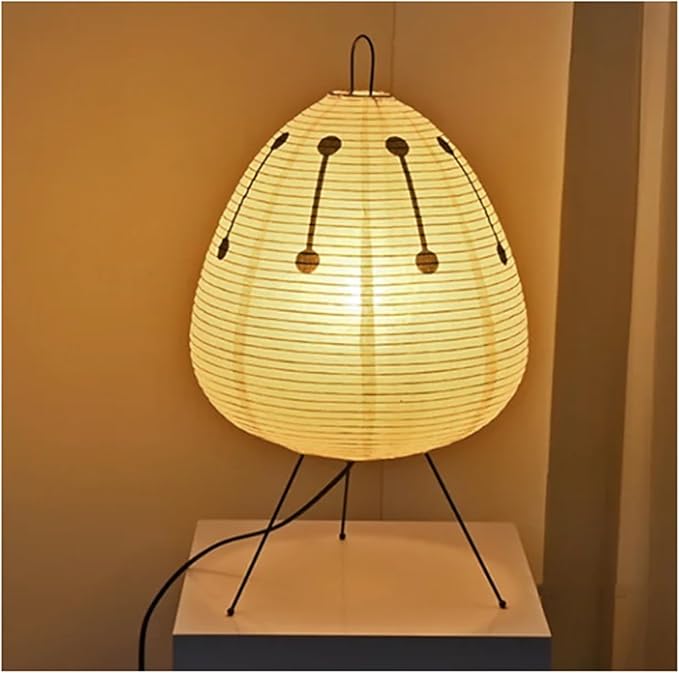 Klassische Retrolampe aus Reispapier, eine vielseitige Tischleuchte, die ein heimeliges Ambiente schafft.