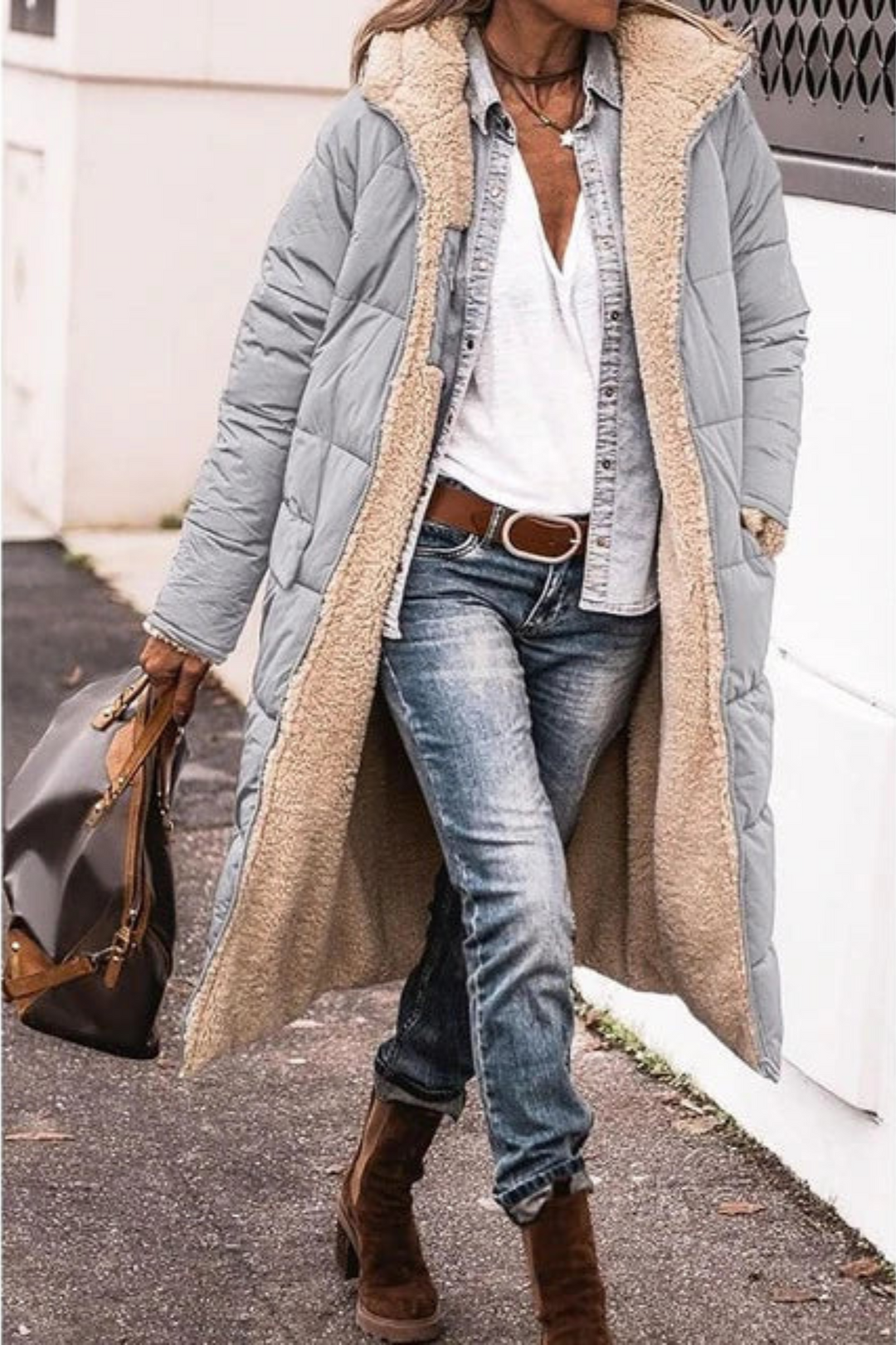 Top-aktuelle reversible Damen Pufferjacke, trendig & funktional für die Herbst-Winter-Saison.