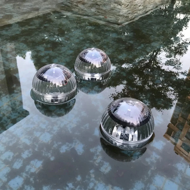 Stimmungsvolle RGB LED Solarkugel für Pool & Garten. Solarbetrieben, wasserdichtes Schwimmlicht als Gartendeko.