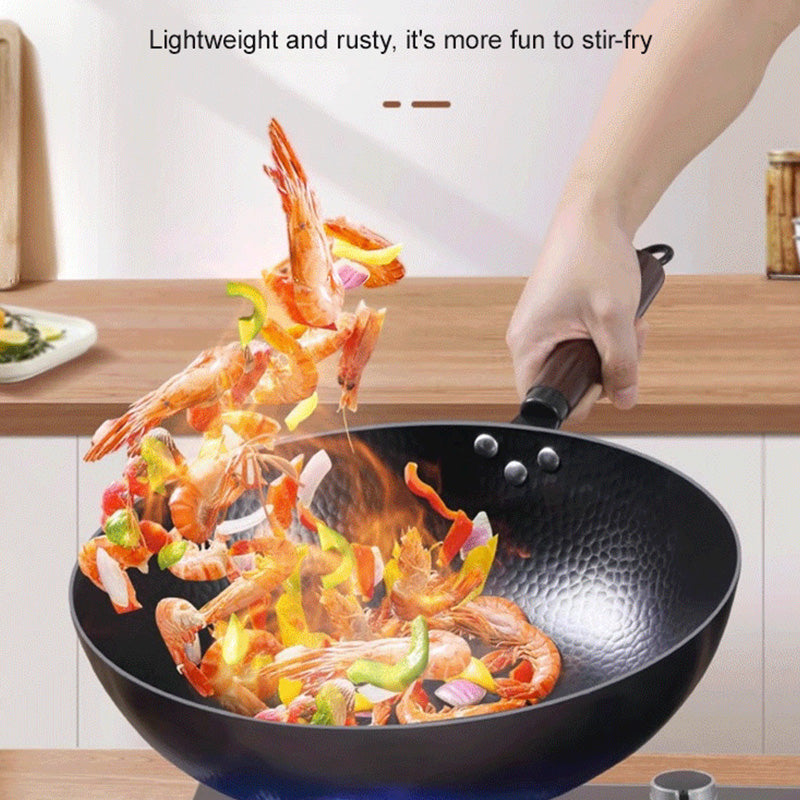 Antihaft-Eisenbratpfanne für gesundes Kochen; leicht, rostfrei und ideal für fettarmes Braten von Speisen.
