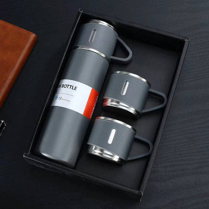 Stilvolle, robuste Edelstahl-Isolierflasche. Perfekt für den täglichen Transport von Getränken.