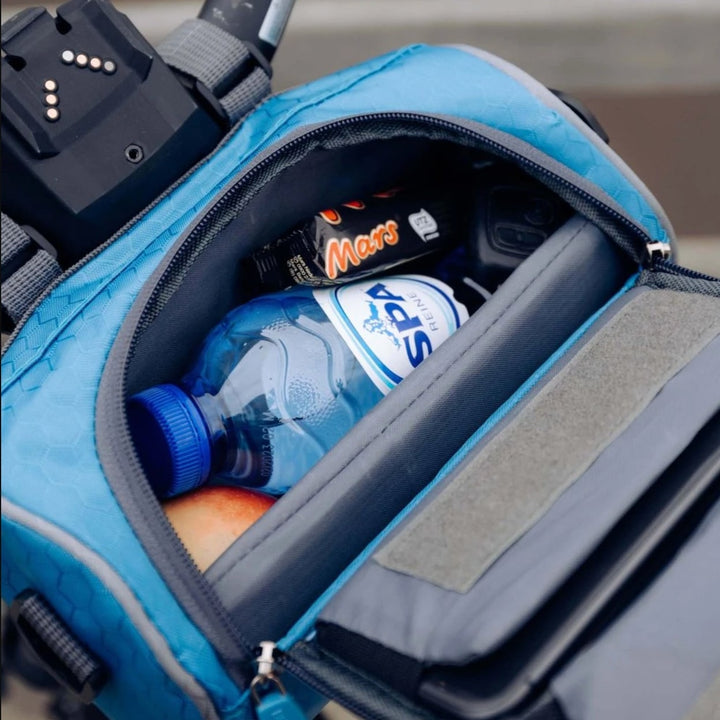 Wichtiges Fahrradzubehör: Spritzwassergeschützte Lenkertasche für Smartphones, ideal für jedes Wetter.