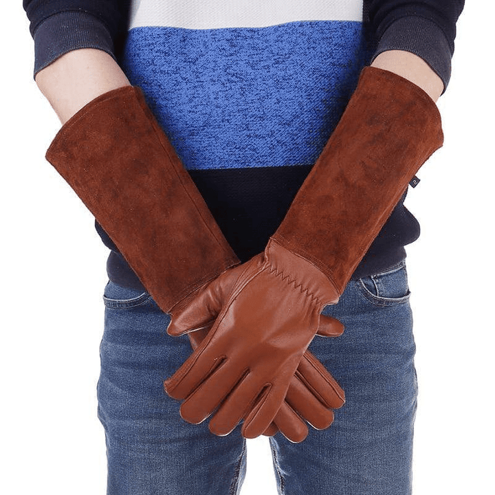 Unisex-Gartenhandschuhe in Braun, ideal für Gartenarbeit. Robuste Schutzhandschuhe mit flexiblem Bund für Damen & Herren.