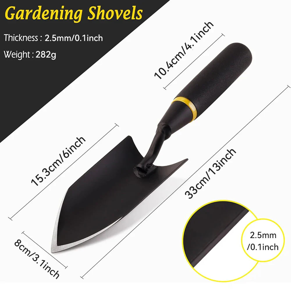 Ergonomische Gartenschaufel mit komfortablem Griff für müheloses Umgraben von Erde im Garten.