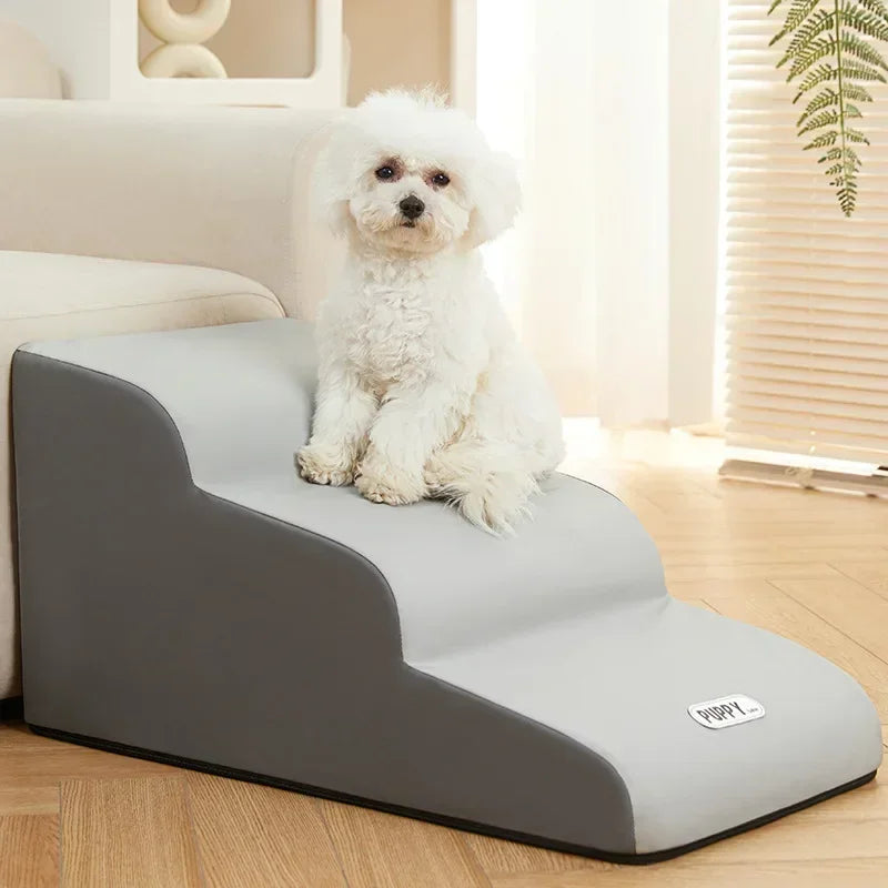 Seniorentiere Hilfe: Ergonomische Hundetreppe & Katzentreppe unterstützt alte Tiere beim Aufstieg. Gelenkschonend.