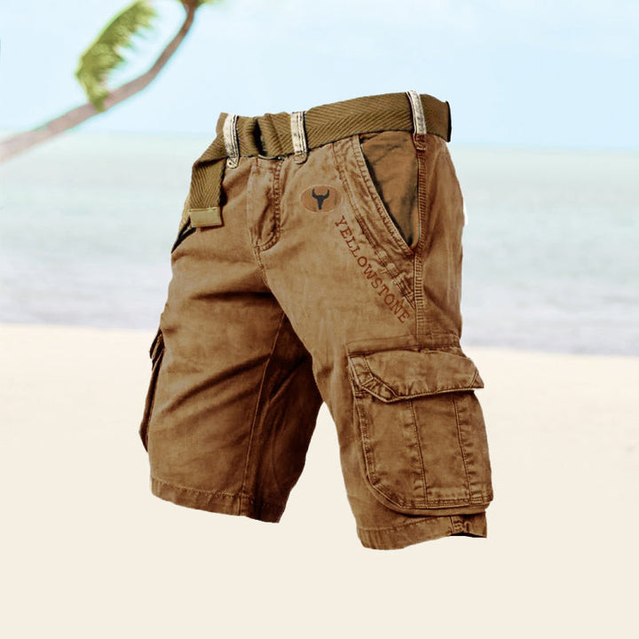 Nahaufnahme der funktionalen Seitentaschen an dunkelblauen Herren Cargo Shorts, robust & praktisch.