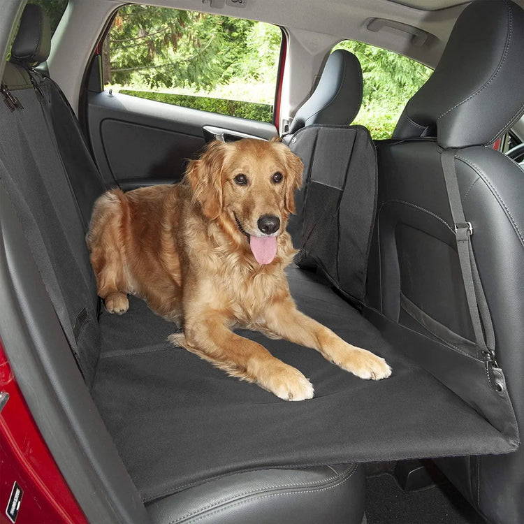 Wasserdichte Hundematte als Autositzschutz, schmutzabweisend & strapazierfähig für sicheren Transport.