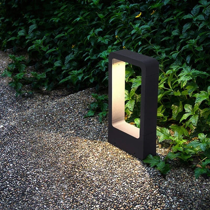 Graue Outdoor LED-Gartenleuchte für stimmungsvolle Beleuchtung im Garten und Landschaftsbereich.