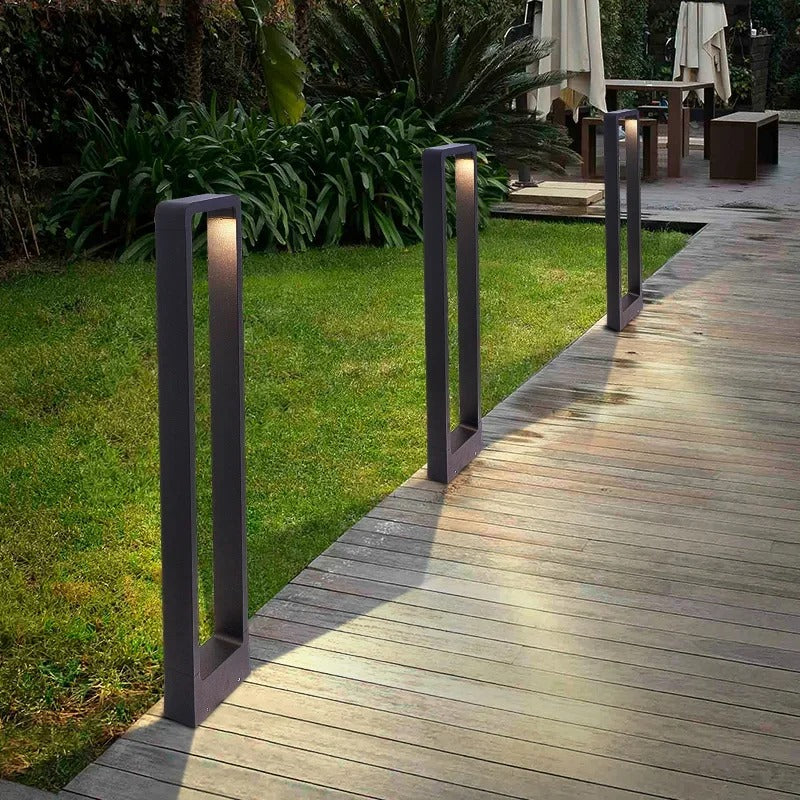 Vielseitige LED-Bodenleuchte für Garten, Terrasse und Wege, robuste Outdoor-Beleuchtungslösung.