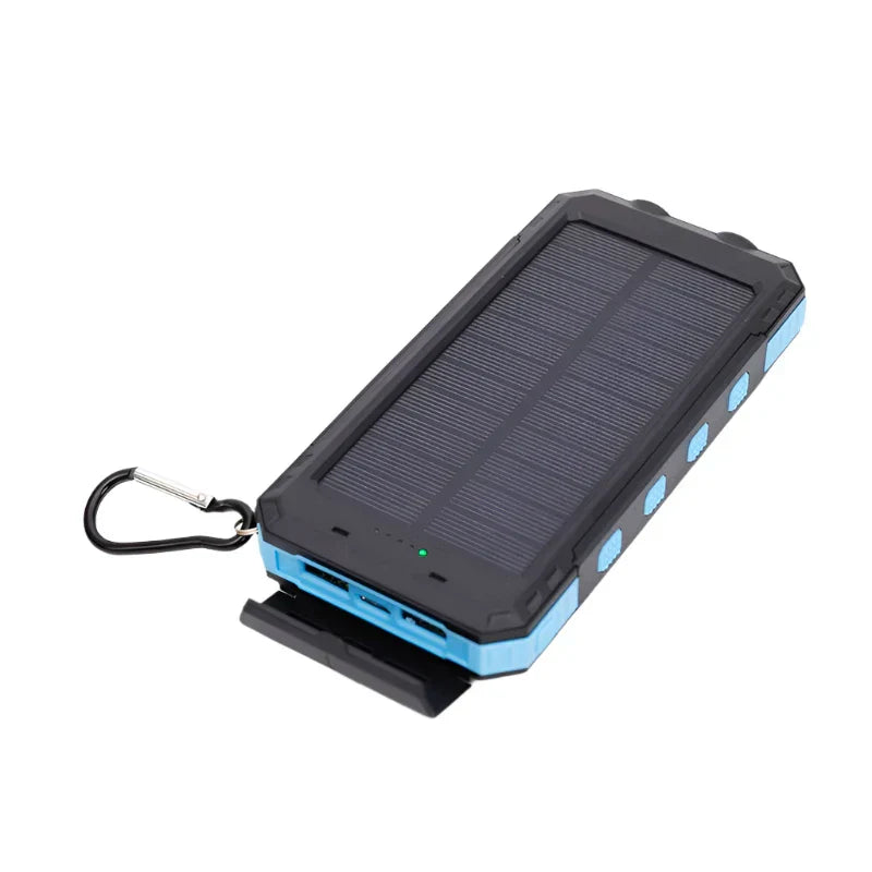 Solar Powerbank lädt dein Smartphone umweltfreundlich unterwegs. Perfekt für Outdoor-Abenteuer.