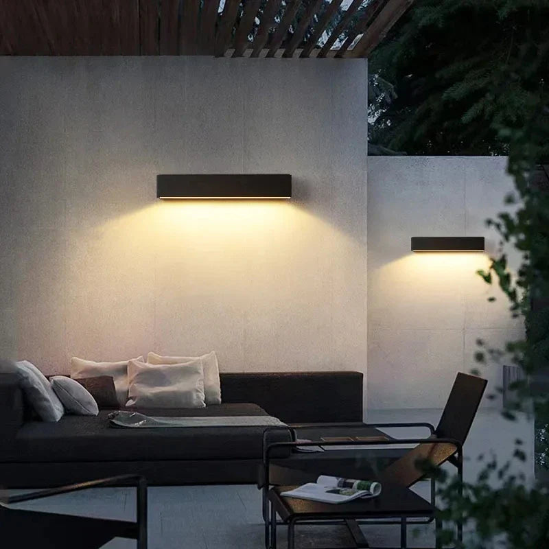 Nahaufnahme der superhellen 16 LEDs einer wasserdichten Solar Wandleuchte für effiziente Außenbeleuchtung.
