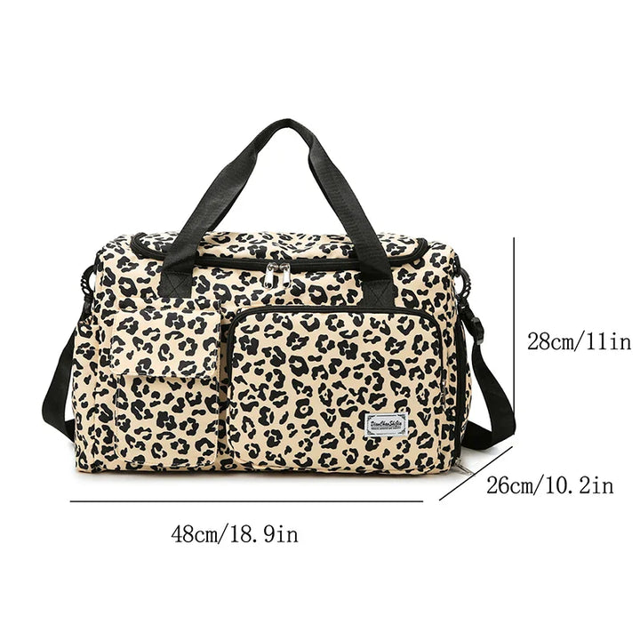 Stylische Weekender Reisetasche für Kurzreisen, robustes Handgepäck mit viel Stauraum, in Beige.