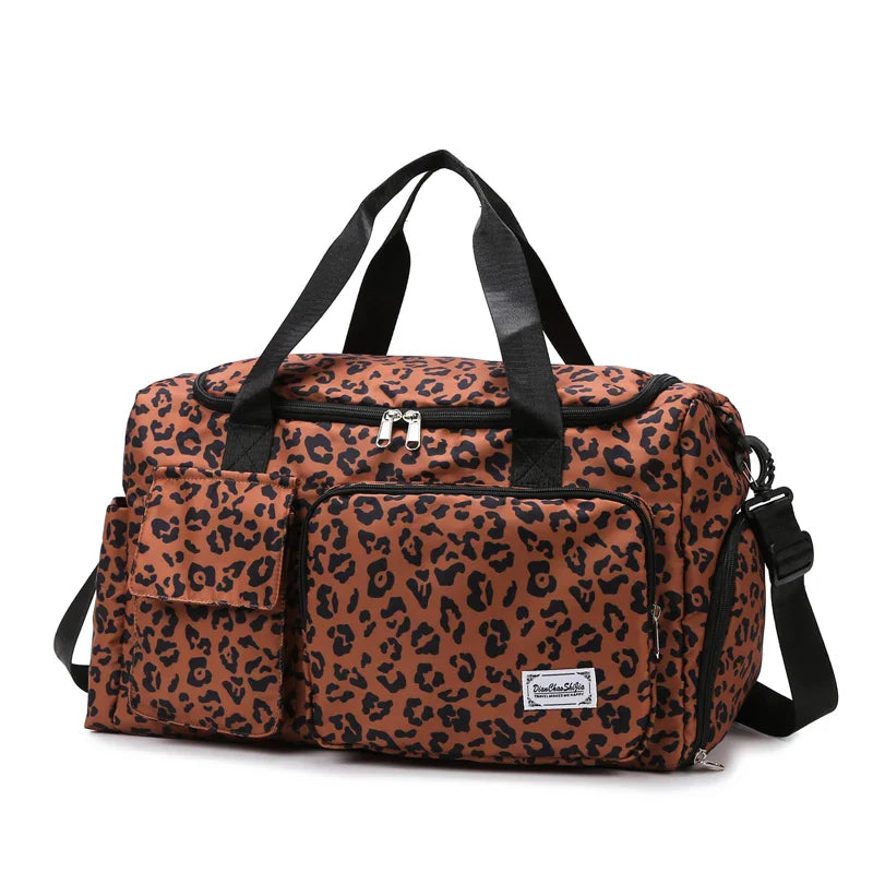 Stylische beige-braune Reisetasche, robust & geräumig, ideal für Alltag, Sport und Kurzreisen.