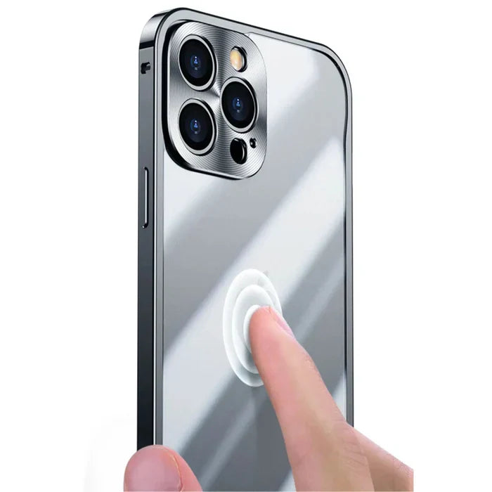 Glasklare iPhone 15 Schutzhülle mit stoßfestem Metallrahmen. Robuste MagSafe Handyhülle.