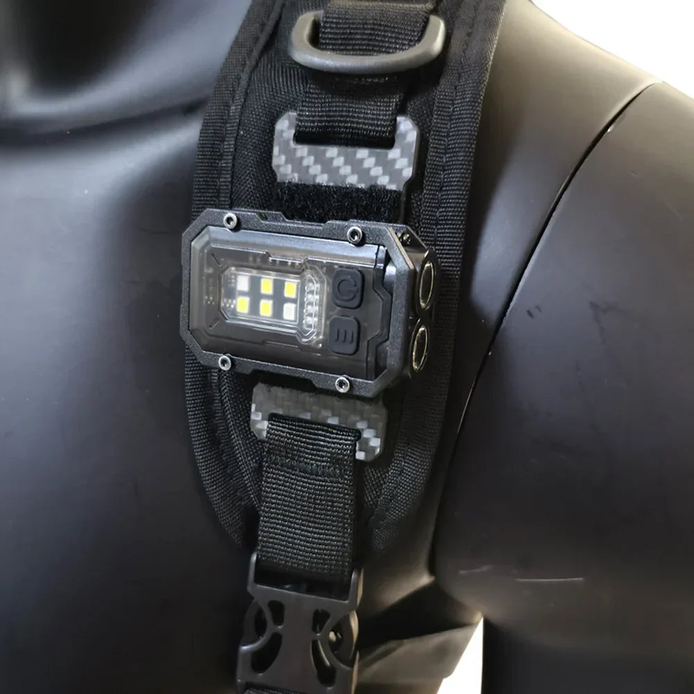 Robuste, wiederaufladbare taktische USB-Taschenlampe mit LED, ideal für Outdoor- und Notfallsituationen.