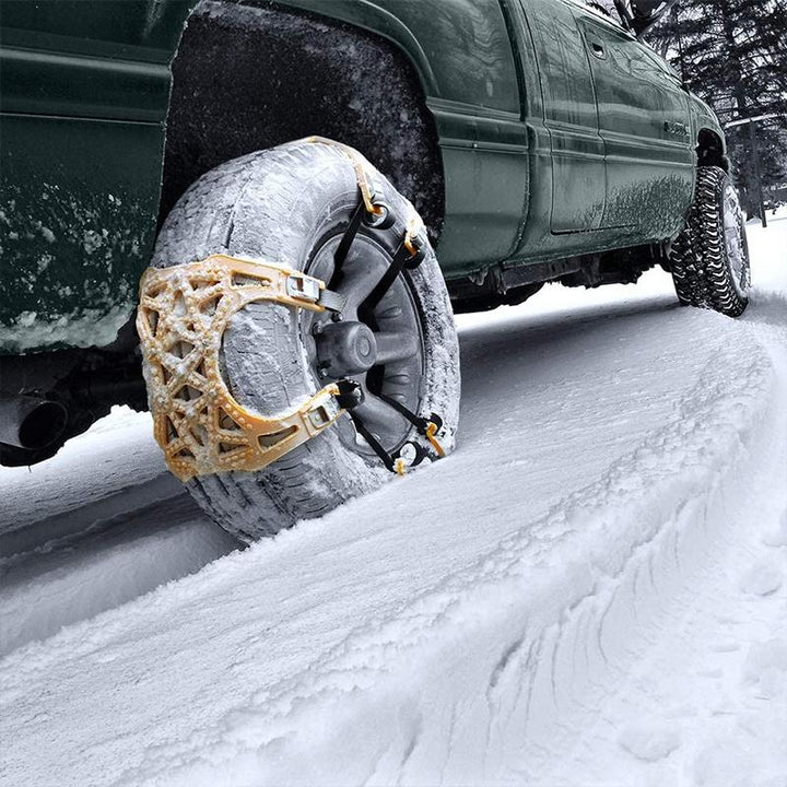 Komplettes Set Winter-Auto-Schneeketten im praktischen Beutel, essentieller Rutschschutz und Notfallhilfe für Pkw.