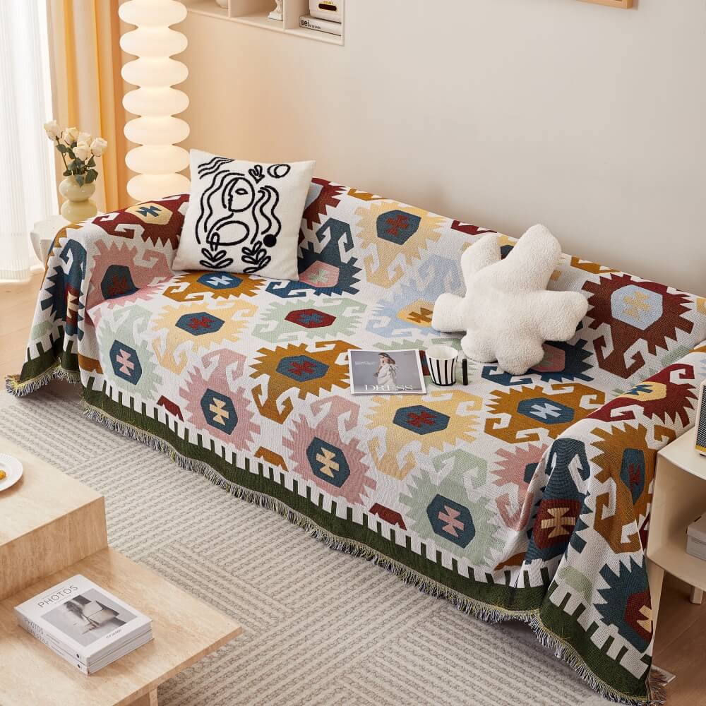 Robuster Schutzbezug für Sofas, Ethno-Boho-Muster. Pflegeleichte Husse für Ihr Wohnzimmer.