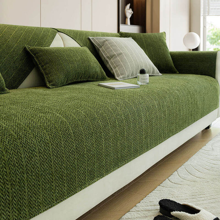 Hochwertiger Möbelschutz: Chenille-Sitzbezug mit robustem Fischgrätenmuster, perfekt für Haustiere im Wohnzimmer.