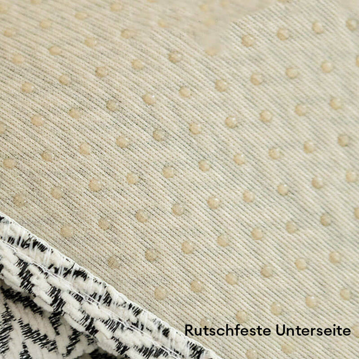 Gemütlicher Chenille-Sitzbezug, haustierfreundlich und leicht zu reinigen, im schicken Fischgrätenmuster.