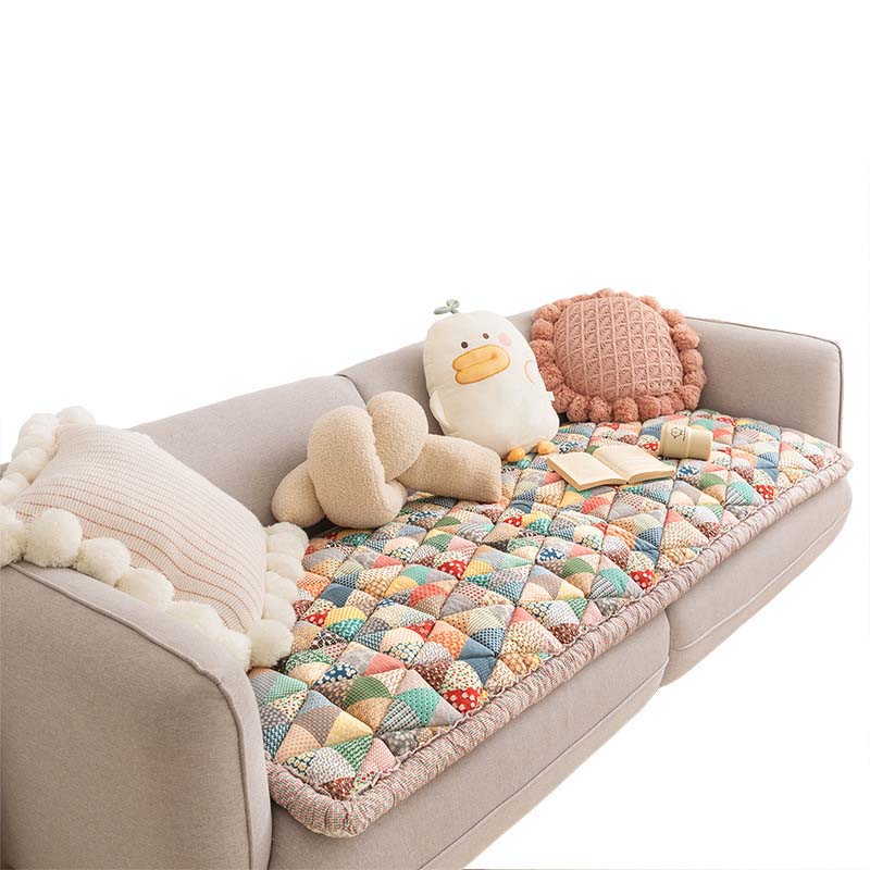 Robuster Couchschutz für langlebige Möbel, einfach zu waschen und pflegeleicht.