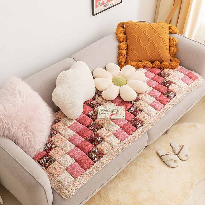 Dekorativer Möbelschutz für Wohnzimmer, waschbarer Schonbezug in vielen Designs.