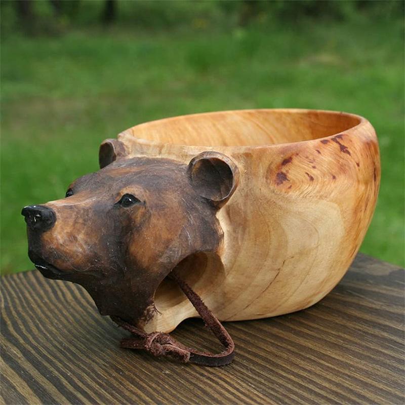Umweltfreundlicher Holzbecher mit eingebranntem Tiermotiv, ideal für Natur- und Outdoor-Liebhaber.