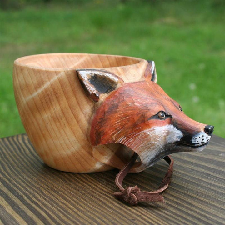 Nachhaltiger Outdoor-Holzbecher mit Tiermotiv, ein ideales Geschenk für Wanderer, Camper und Naturliebhaber.