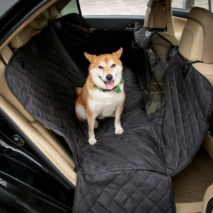 Robuster Hunde Autositzbezug schützt Rücksitz vor Schmutz & Haaren. Ideal für sichere Reisen mit Haustieren.