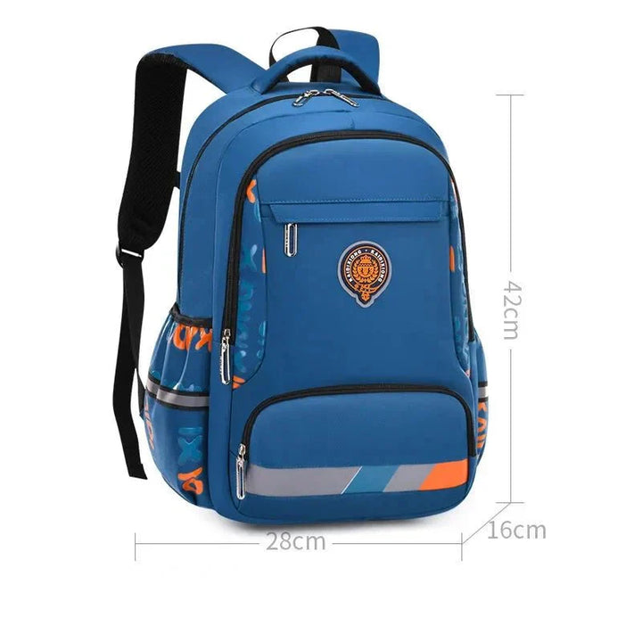 Hochwertiger Jungen Schulrucksack. Robuste Verarbeitung, wasserdicht & orthopädisch. Stilvolle Schultasche für Kinder.