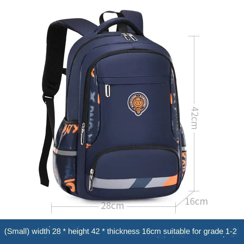 Wasserdichter Jungen Schulrucksack Blau/Schwarz. Schützt Schulbedarf. Orthopädisch, robust & stilvoll für die Schule.