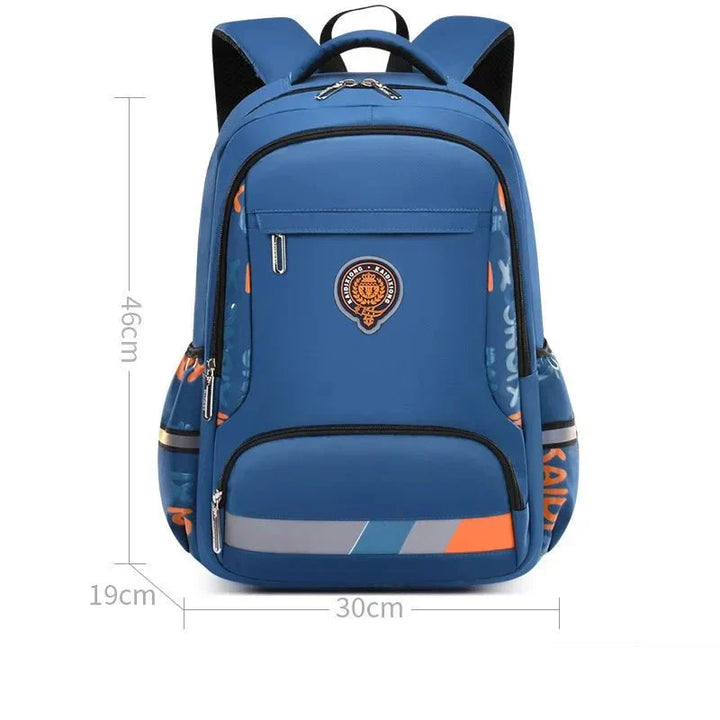 Robuster Jungen Schulrucksack aus wasserdichtem Material. Orthopädisch & langlebig. Stilvolle Schultasche Blau/Schwarz.