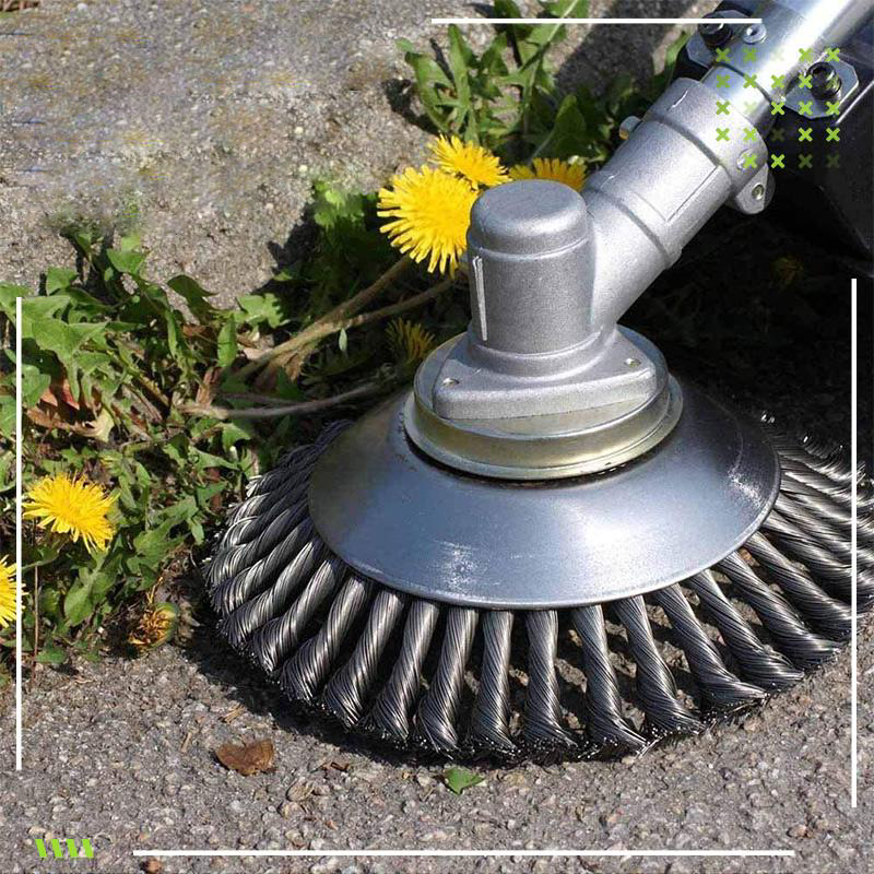Effektiver Drahtbürsten-Trimmerkopf für Freischneider; reinigt Wege und Beete von Unkraut & Moos in der Gartenpflege.