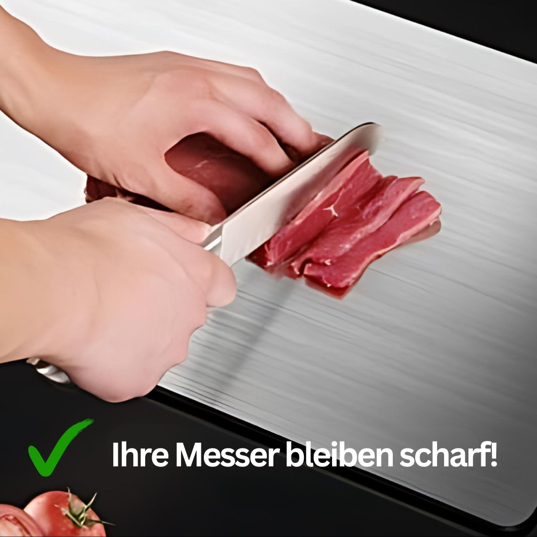 Hygienisches Edelstahl-Schneidebrett für sicheres Zubereiten von Lebensmitteln und Kochzubehör.
