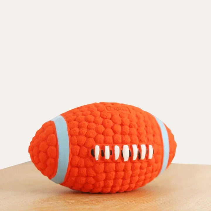 Langlebiges Outdoor-Hundespielzeug: KryptoChew Ball, robust & unzerstörbar.
