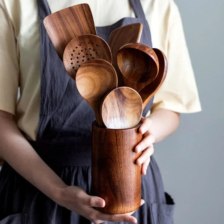 Elegantes Teakholz Küchenhelfer Set, perfekte Geschenkidee für Köche & umweltbewusste Haushalte.