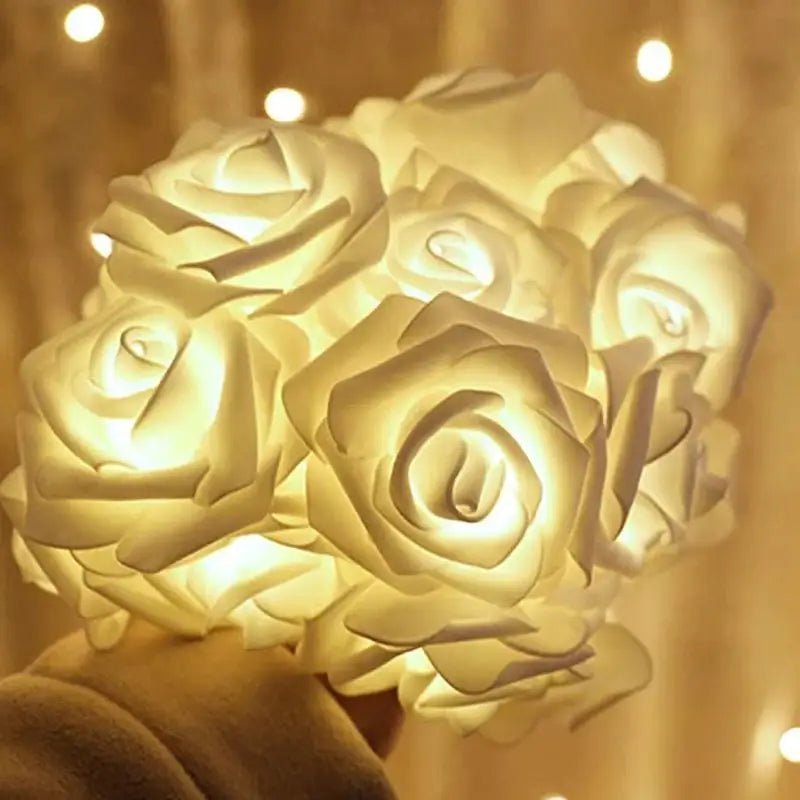 LED-Rosenlichterkette mit Kerzen, sorgt für romantisches Ambiente, ideal für Hochzeiten oder als Geschenk.