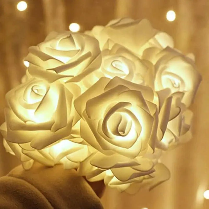 LED-Rosenlichterkette mit Kerzen, sorgt für romantisches Ambiente, ideal für Hochzeiten oder als Geschenk.