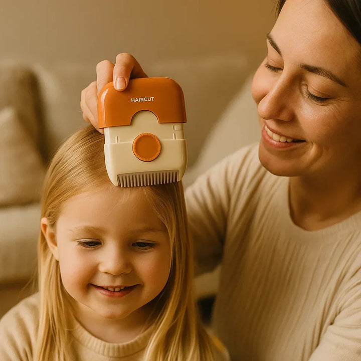 Orangener Haarkamm für Kinder, ideal für sanftes Entwirren und Schneiden von Kinderhaar.