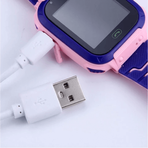 Moderne Kinder Smartwatch in Blau, perfekt für Jungen, mit GPS Tracker, Notruf und wasserdichtem Gehäuse.
