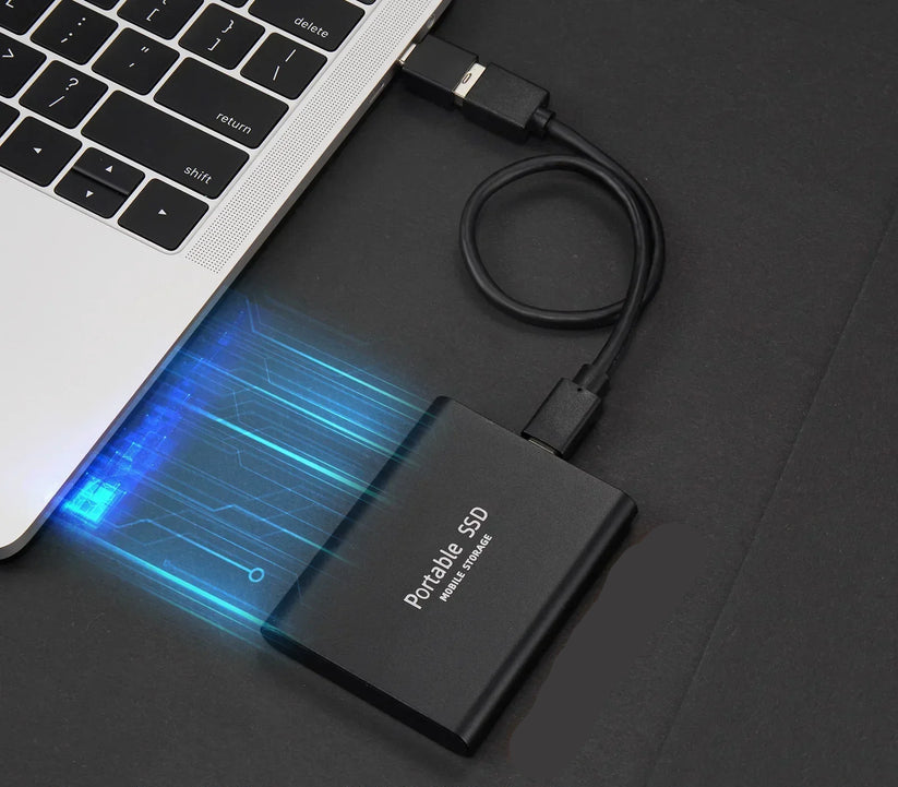 Schnelle externe SSD (500GB-2TB) mit USB 3.1 Type-C. Stoßfeste, kompakte tragbare Festplatte für mobile Daten.