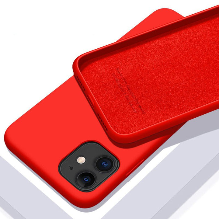 Kräftig rote Silikonhülle. Bietet stoßfesten Schutz, schlankes Design & gute Haptik für iPhone.