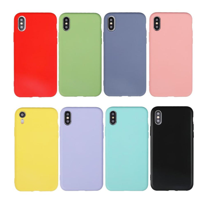 Stilvolle rote Silikonhülle, passgenau für iPhone Modelle. Schlankes Design, liegt gut in der Hand.