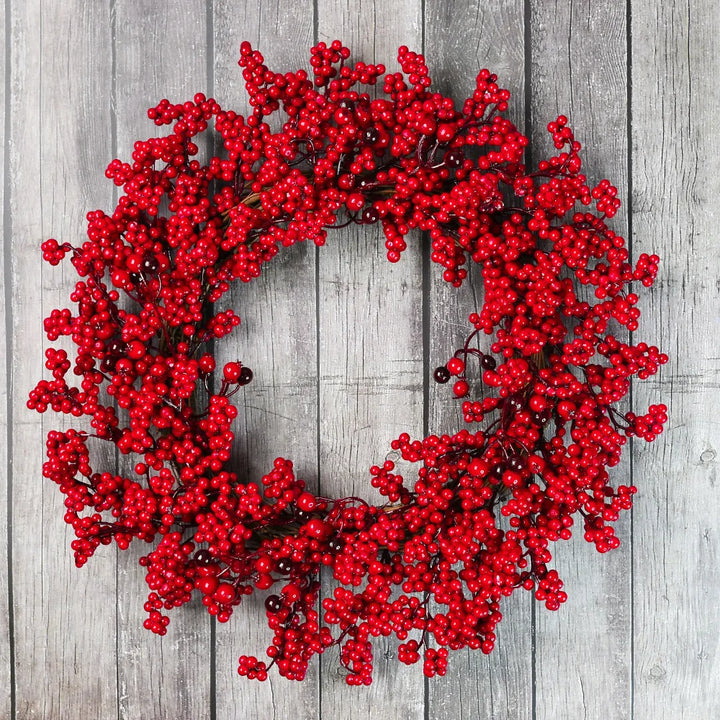 Dekoartikel: Roter Beeren Weihnachtskranz, 45cm. Festliche Winterdeko für eine warme und einladende Atmosphäre.