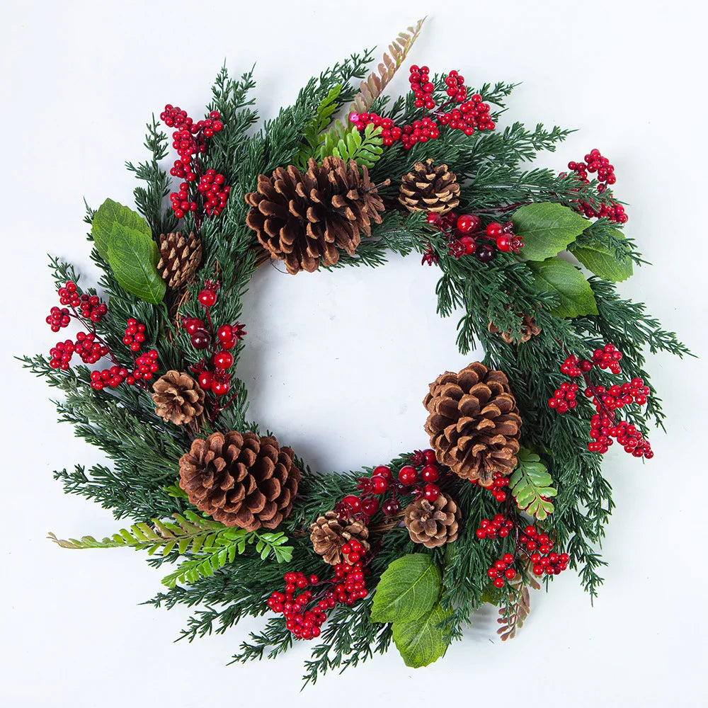 Hochwertiger Kunstkranz mit leuchtend roten Beeren, 45cm. Perfekte festliche Weihnachtsdeko für Ihr Zuhause.