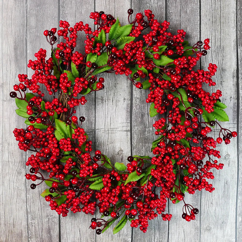 Lebendiger roter Beerenkranz, 45cm. Ideale festliche Weihnachtsdeko und winterlicher Akzent für jeden Raum.