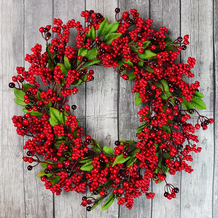 Lebendiger roter Beerenkranz, 45cm. Ideale festliche Weihnachtsdeko und winterlicher Akzent für jeden Raum.