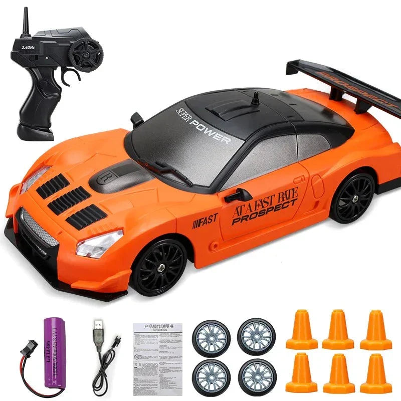 Kompakter RC Mini Drifter, bereit für spannende Rennen und beeindruckende Drifts.