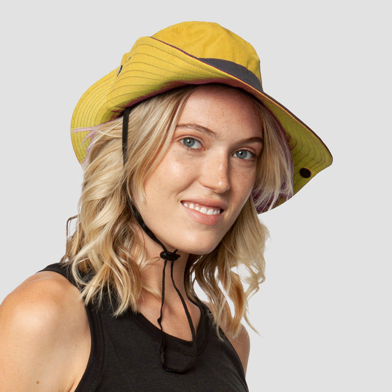 Gelber atmungsaktiver Outdoor-Sonnenhut, faltbar, UV-Schutz, breitkrempig, Unisex. Ideal für Ausflüge.