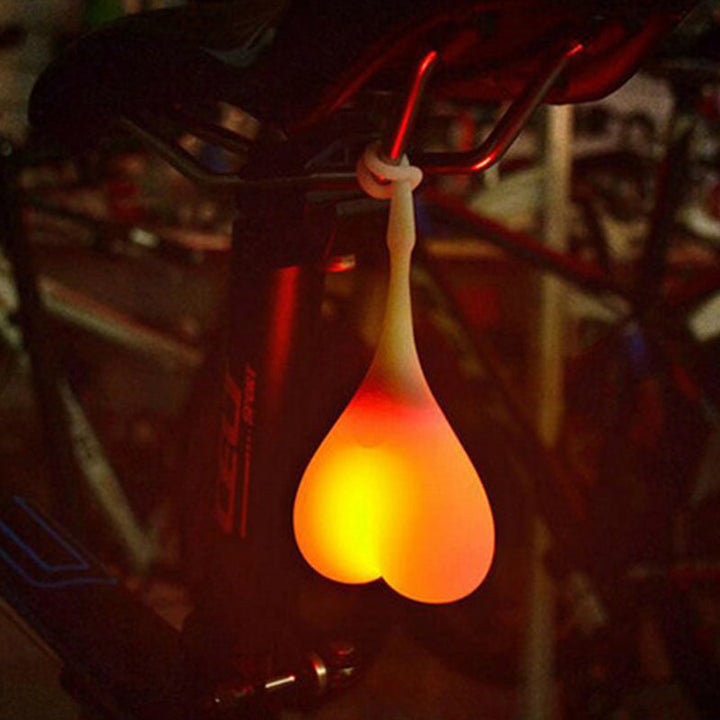 Sicherheit beim Radfahren: kingwwy LED-Rücklicht mit Warnfunktion, wasserdichtes Outdoor-Zubehör für alle Fahrräder.