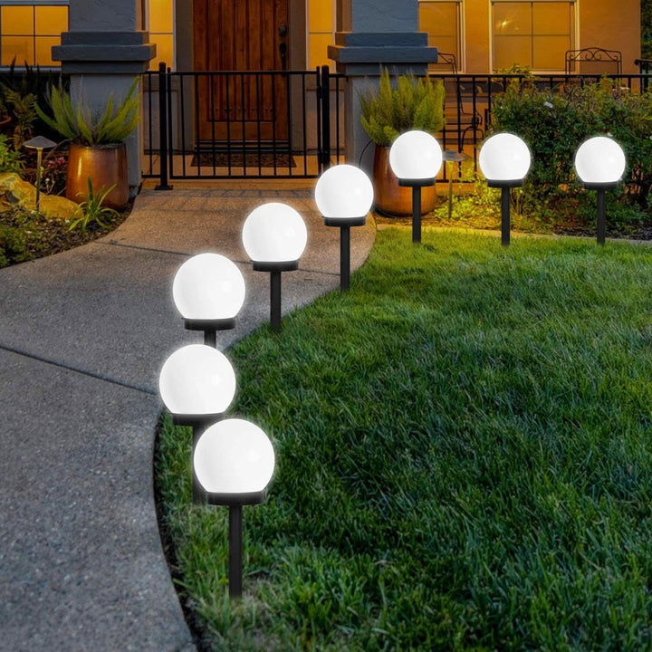 Solarenergie-Gartenleuchte mit runder LED für automatische Wegbeleuchtung und Terrassen-Ambiente.